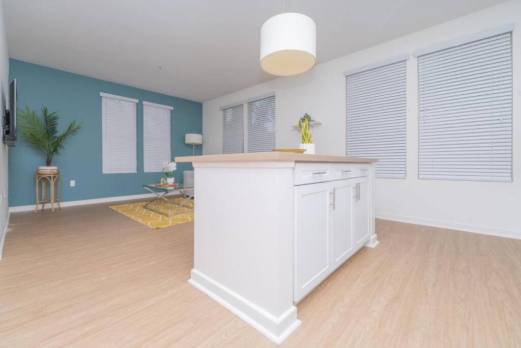 Amazing 2 Bedroom 7 Min From Disneyland W Free Parking Анахайм Екстериор снимка