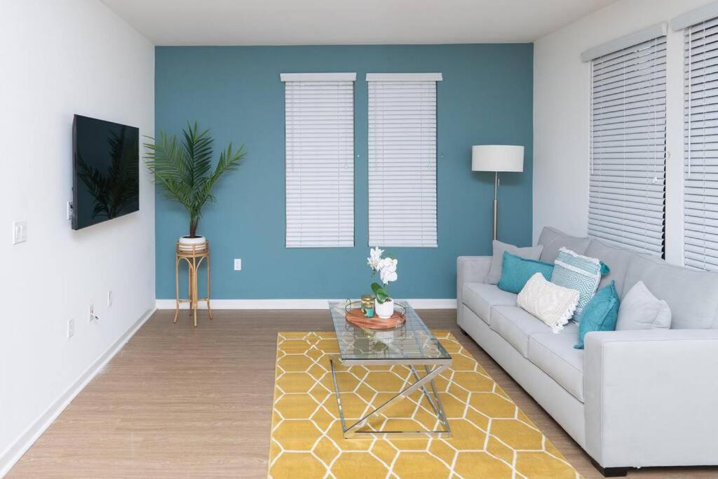 Amazing 2 Bedroom 7 Min From Disneyland W Free Parking Анахайм Екстериор снимка