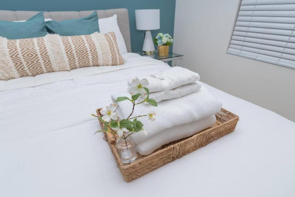 Amazing 2 Bedroom 7 Min From Disneyland W Free Parking Анахайм Екстериор снимка