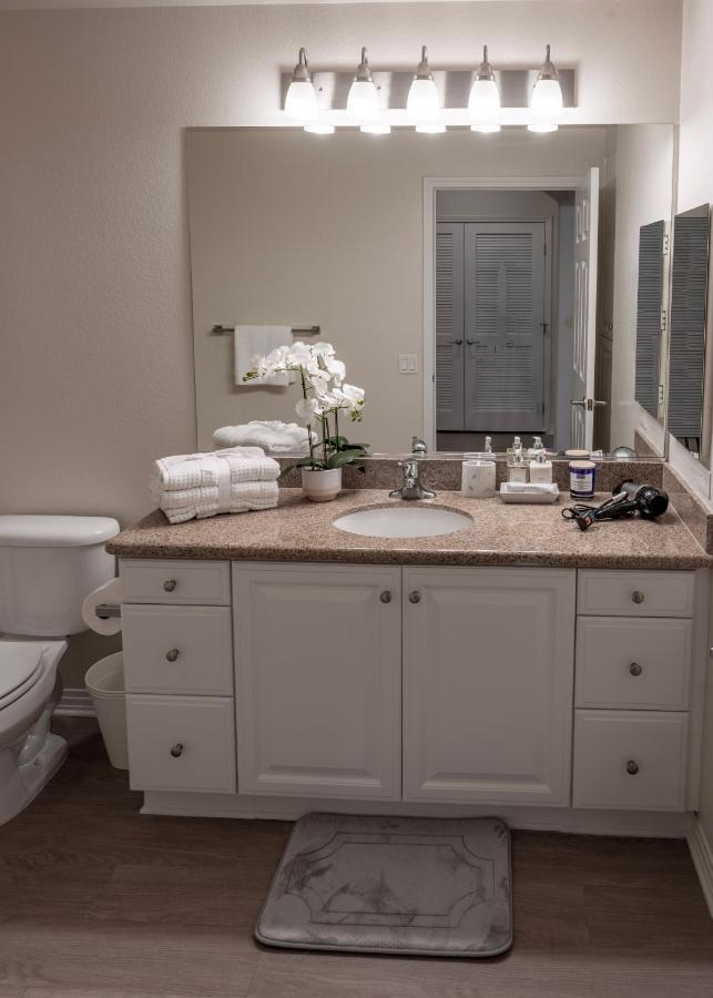 Amazing 2 Bedroom 7 Min From Disneyland W Free Parking Анахайм Екстериор снимка